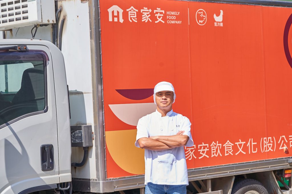 團膳業者食家安總經理陳明信，為了應用國產食材自建平台，讓業者共同採購降低成本。