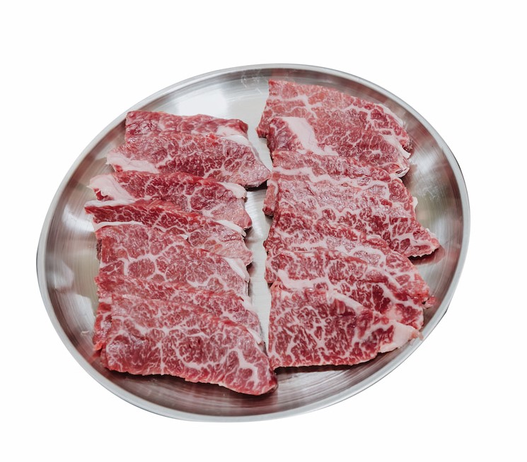 燒肉取自牛胸腹部,大理石花紋般的油線,堪稱極品絕倫。