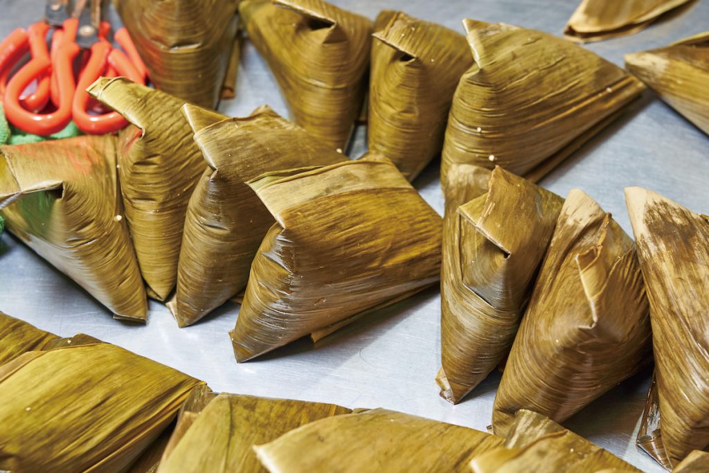 因體積大,南園的湖州粽選用特大麻竹葉包覆。