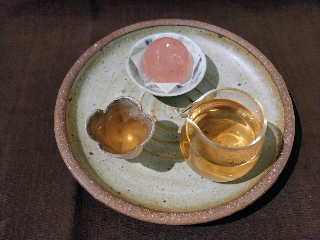 日常試茶,透過不同搭配組合,感受茶湯變化。
