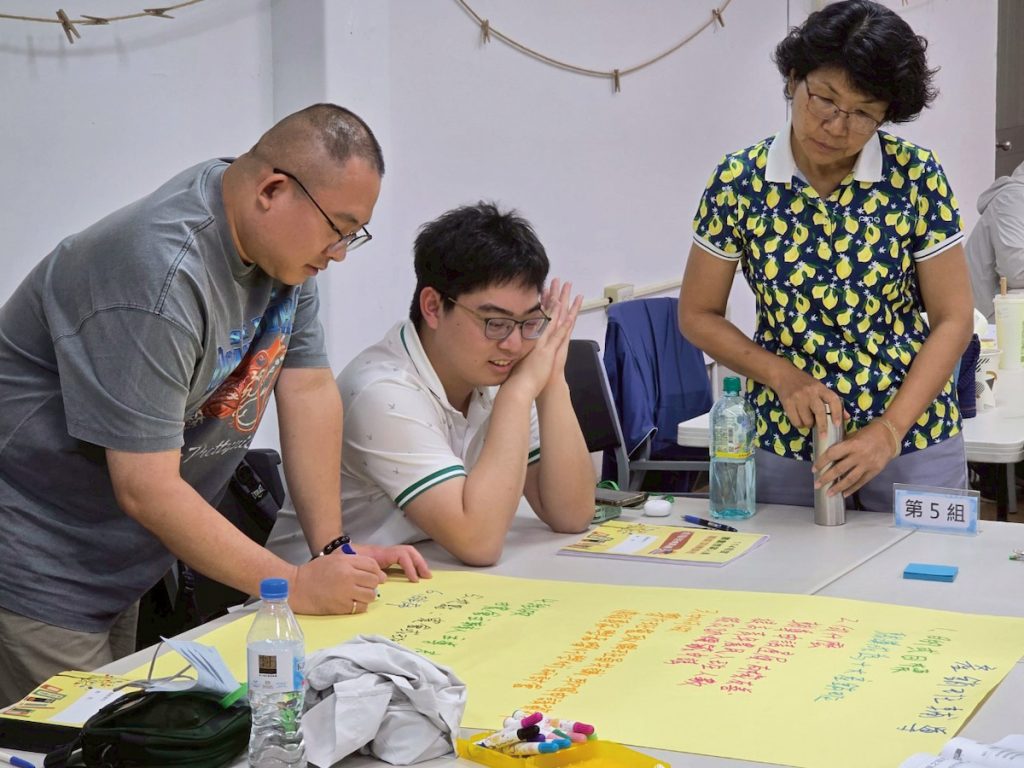 農民學院開設多種農業推廣職能訓練課程，協助第一線工作者推廣農業相關工作。