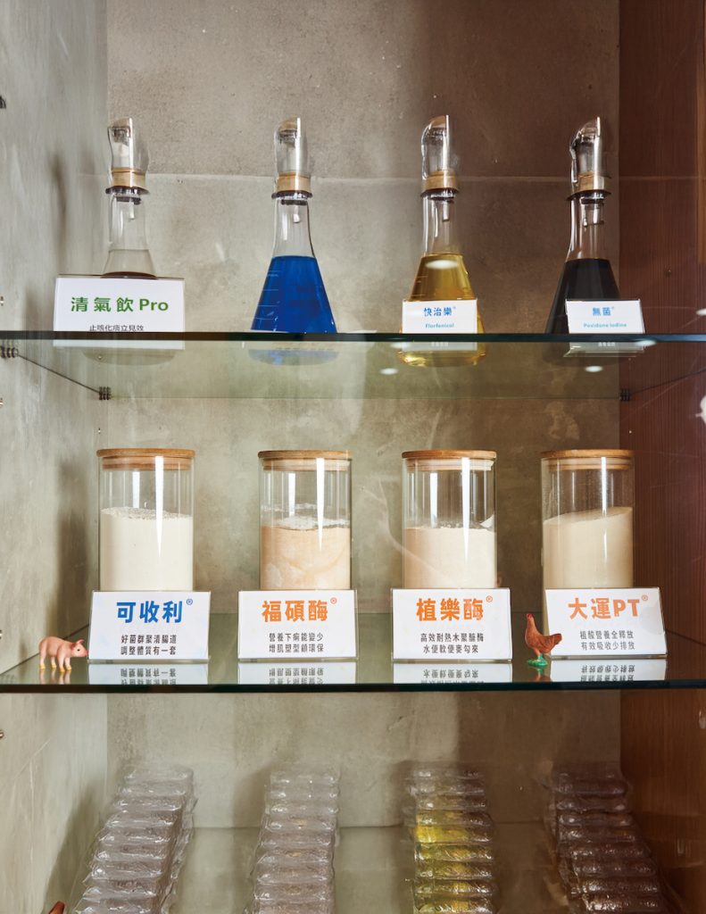 添加蛋白酶可提高飼料消化率，幫助牧場邁向減排。