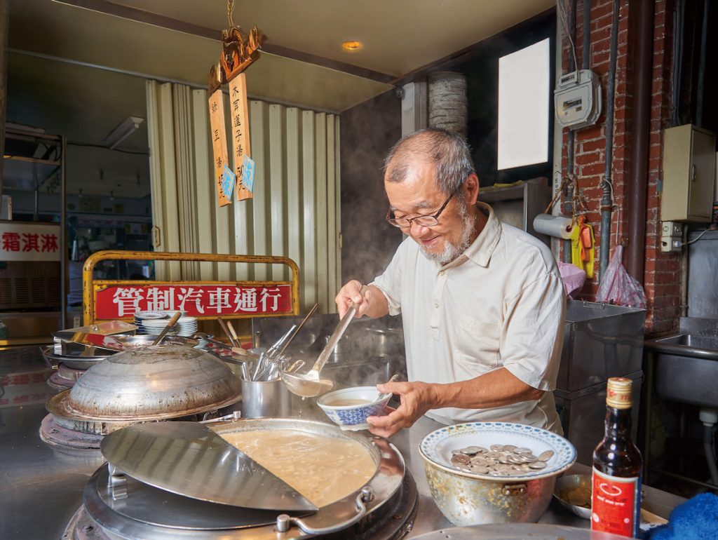 三代老店,超過一甲子,柯得隆唯一要求就是真材實料。