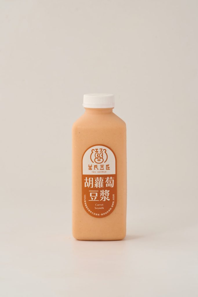 胡蘿蔔豆漿,沒有惱人蔔味和生草味,風味柔和順口,甚至有點像木瓜牛奶的錯覺。