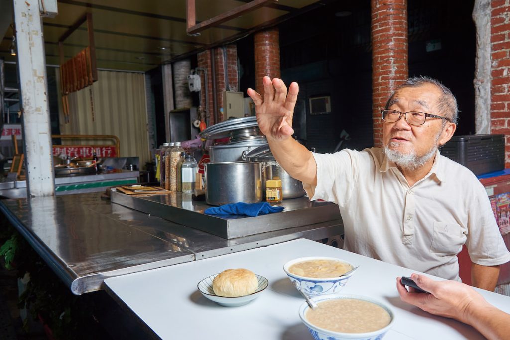 柯得隆是萬華文史工作者,對地方野史、奇聞軼事有深刻考證與獨到見解。