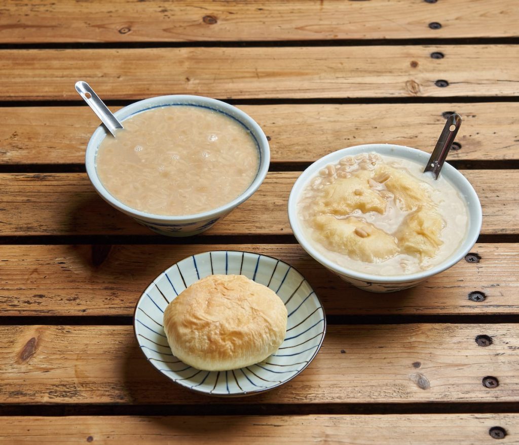 花生湯泡餅是少見的古早味吃法。