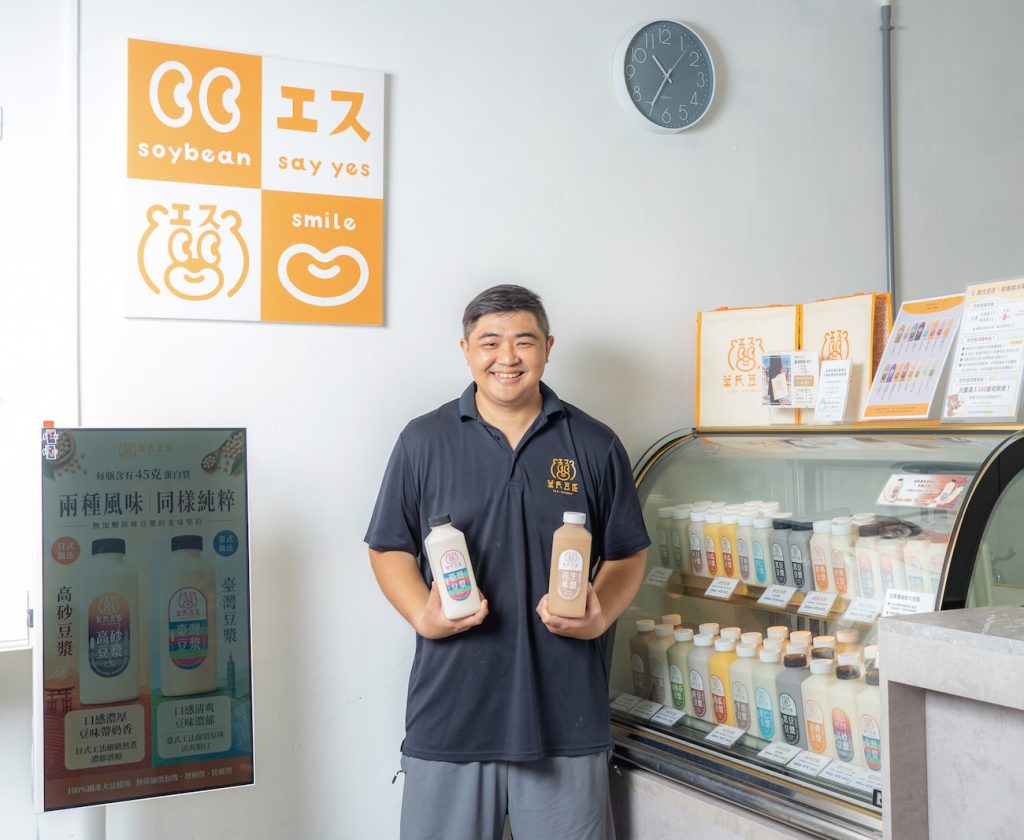 葉盈承研發二十多種口味,幾乎都使用國產食材,期許成為本土豆漿大王。
