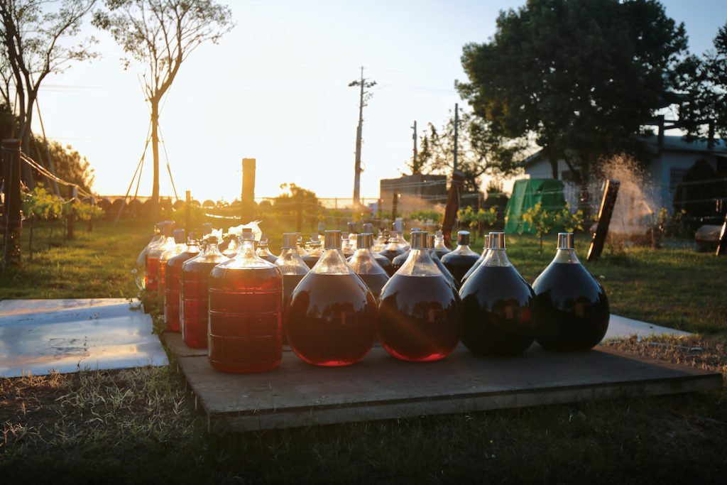 神跡埔桃酒造位於臺中,也是陳千浩打造臺灣地酒的基地。(攝影/林怡均)