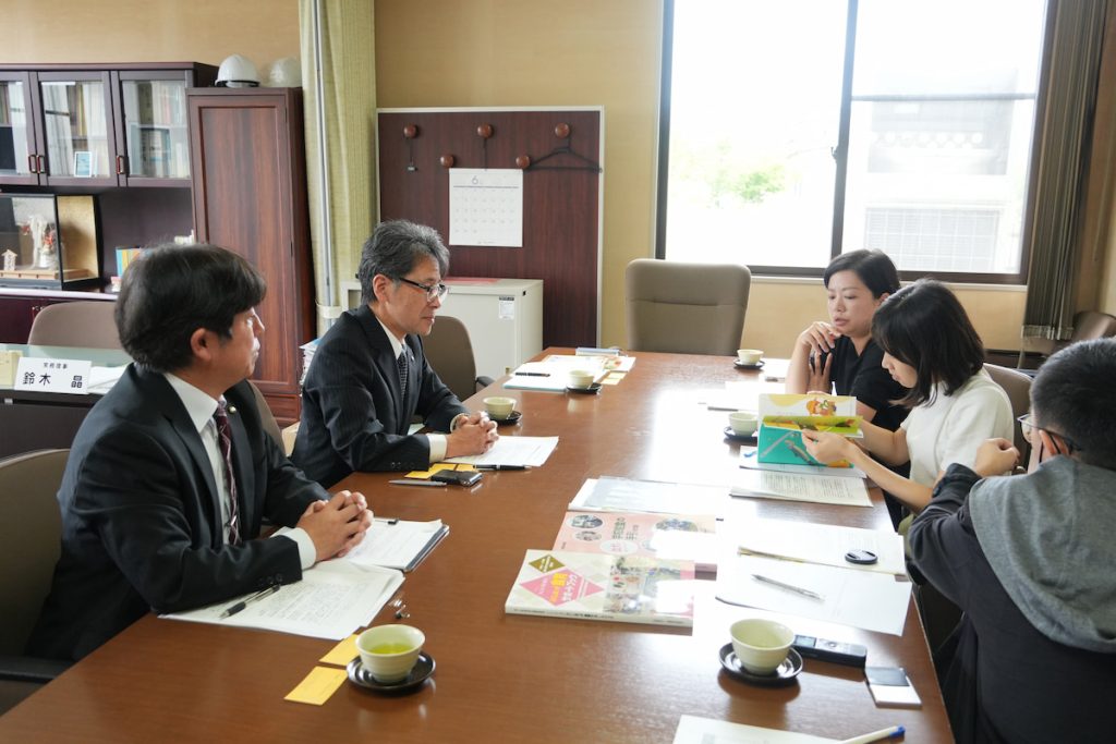 福島縣學校給食會說明學校午餐供餐模式。