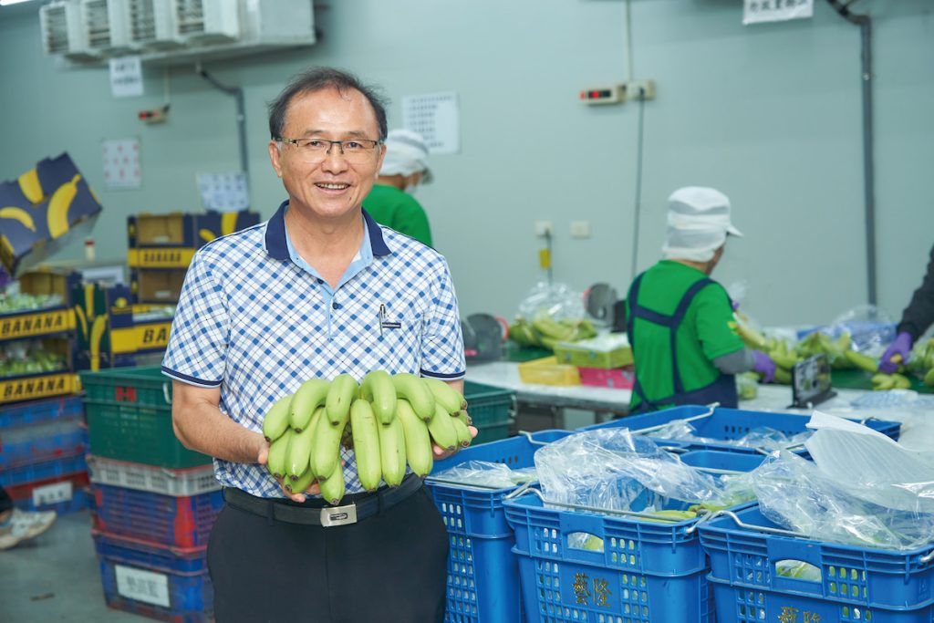 即使經營偌大的農企業，余致榮還是永遠以產銷班班長為榮。
