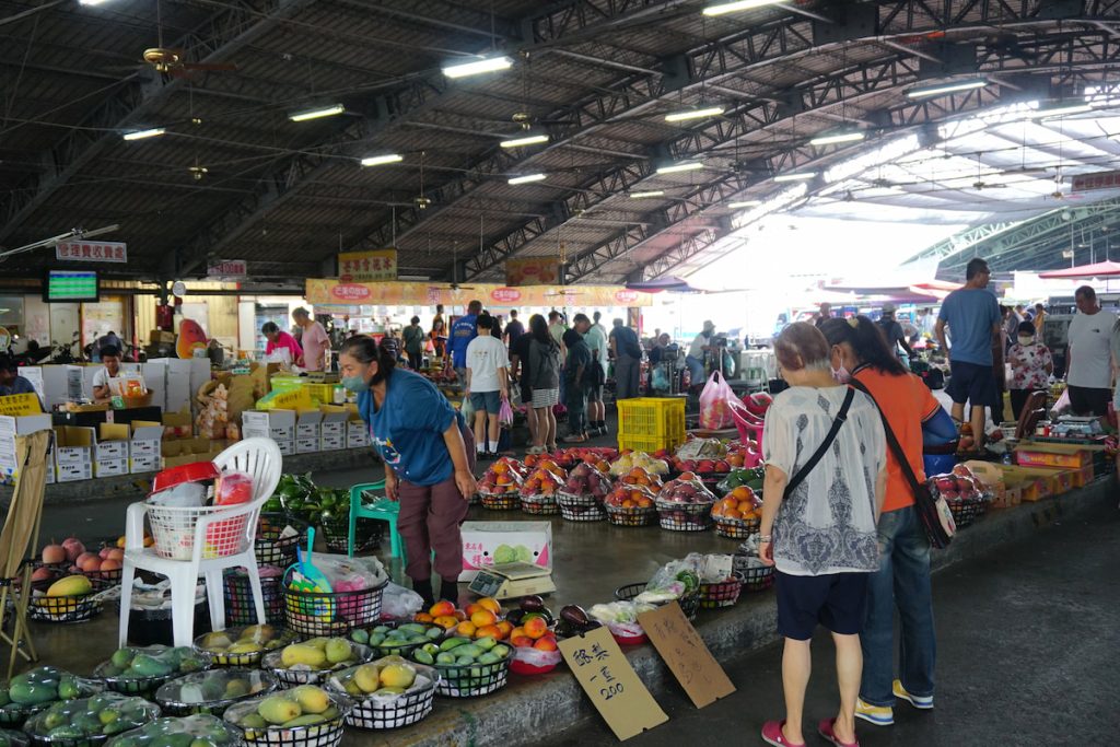 市場內不賣一顆、一斤，都是整籃地賣。