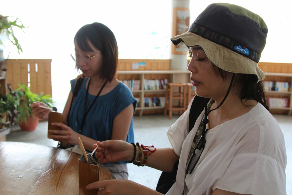 「竹青庭」的招牌為竹筒冰淇淋。