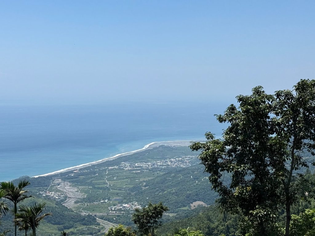 佐佑品咖啡莊園位於臺東縣太麻里鄉的山坡地,海拔將近800公尺。