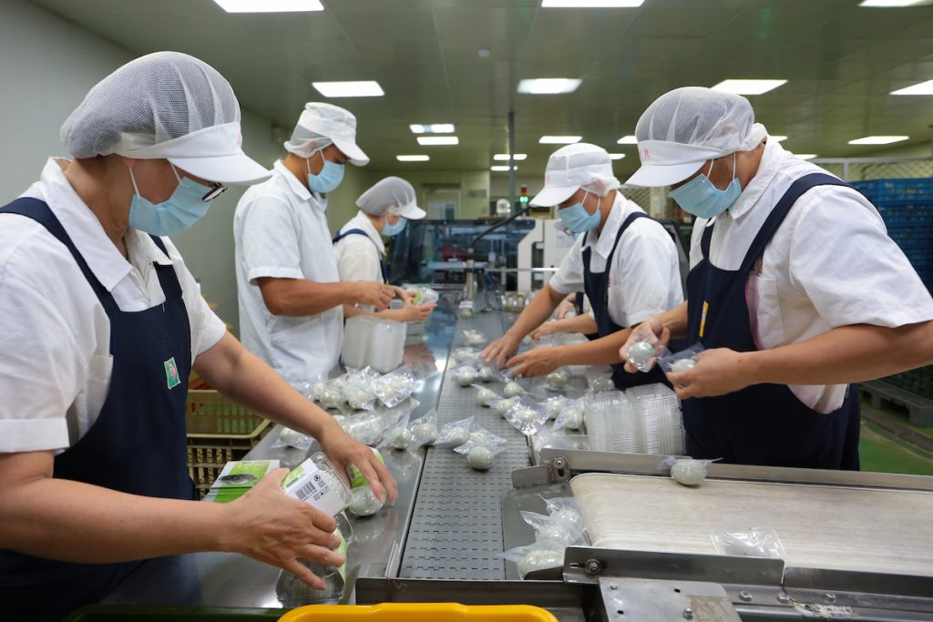 浤良食品改善加工的衛生環境後，取得外銷的門票。