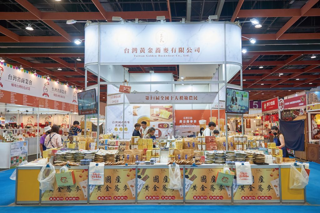 林家寶每年跑遍海內外十多個展售活動。