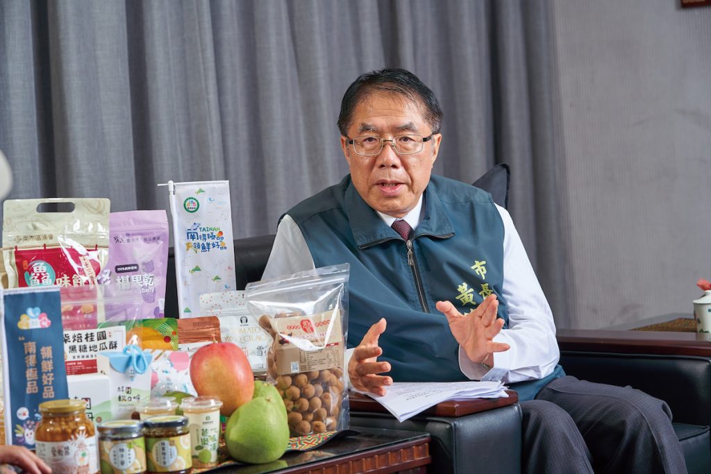 市長黃偉哲強調,農產品外銷不能只看眼前銷量,關鍵是背後的扎實作功與長遠的戰略眼光。透過積極遊說各國政府與國會議員,從根本上扭轉政策與稅率,才能為打入當地市場奠定基石,進而發揮「長尾效應」,創造源源不絕的後續商機。