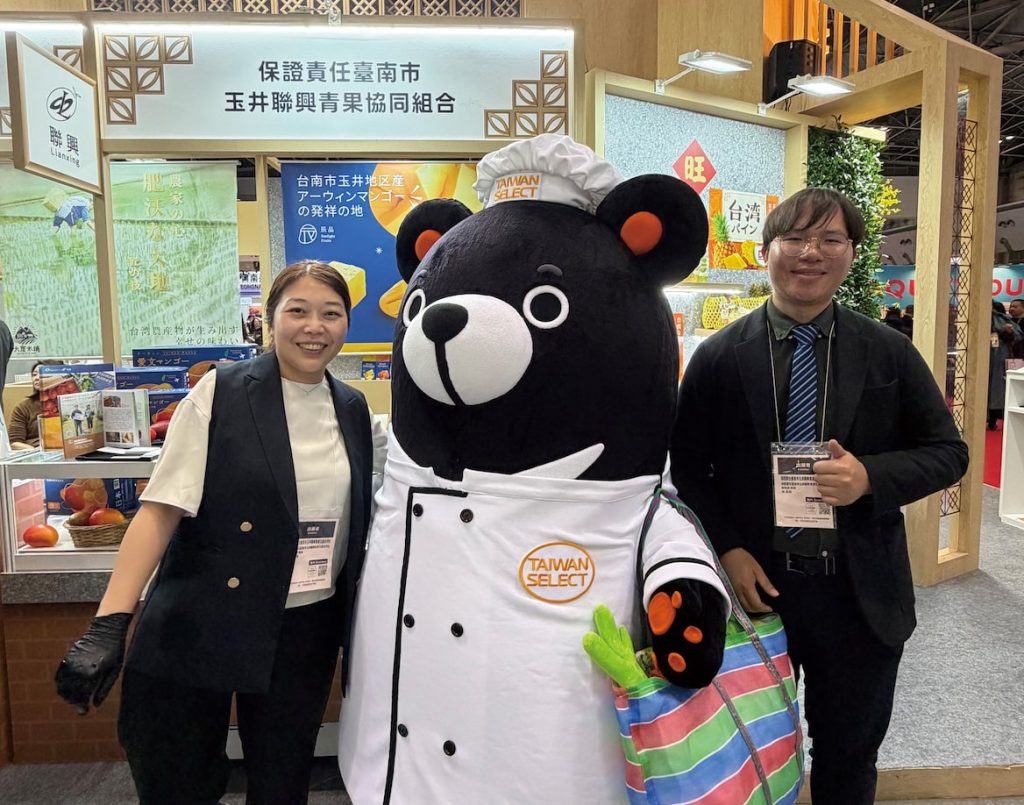 聯興青果合作社常常藉由擺攤活動與消費者接觸,觀察市場需求。