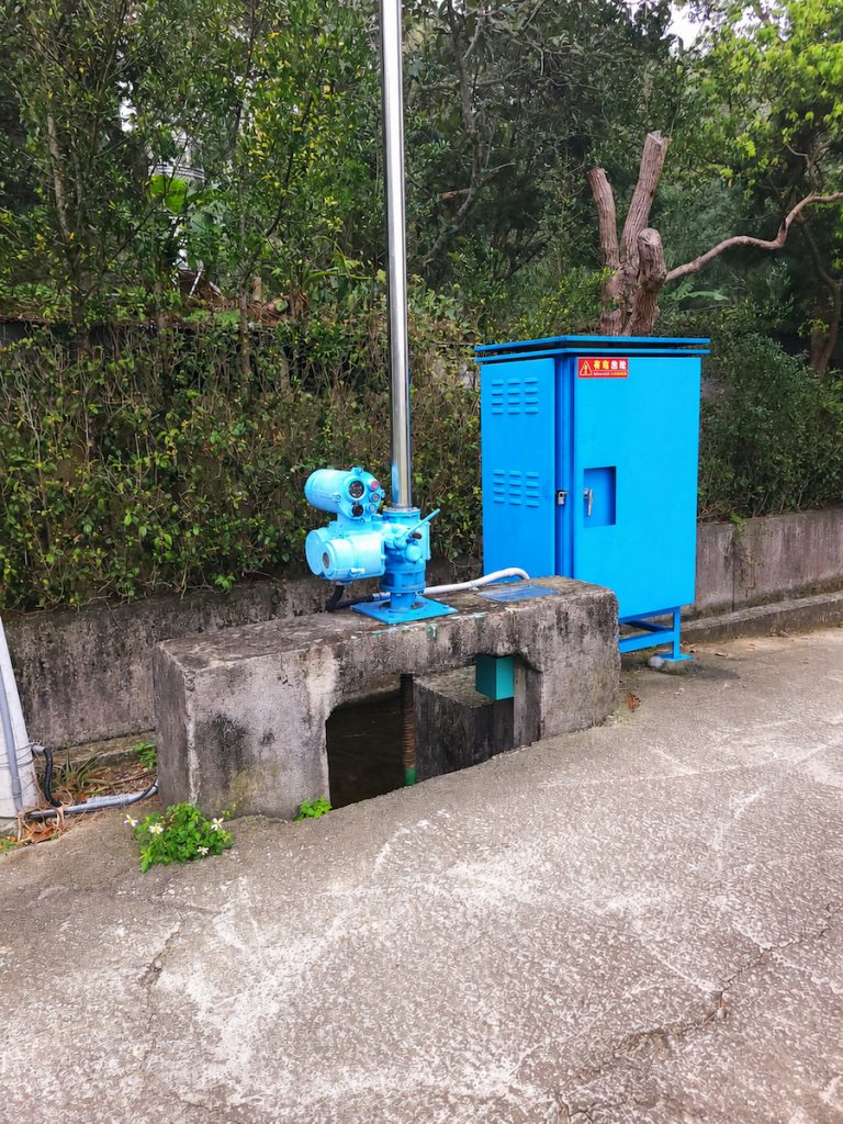 遠端遙控水閘門(竹東圳17號排水門)。(攝影╱張惠媛)