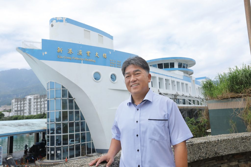 新港漁會總幹事陳俊銘，從基層起就開始輔導漁民接受漁業改進計畫。