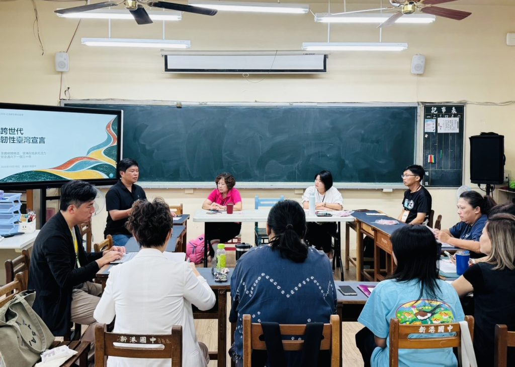 台灣社區營造學會秘書長呂耀中主持願景工作坊「世代共創未來」主題討論。（圖片提供／台灣社區營造學會）